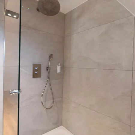 Zum Tausendsassa アパート *